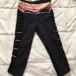 Lululemon Breezy Crop Leggings in Black size 2